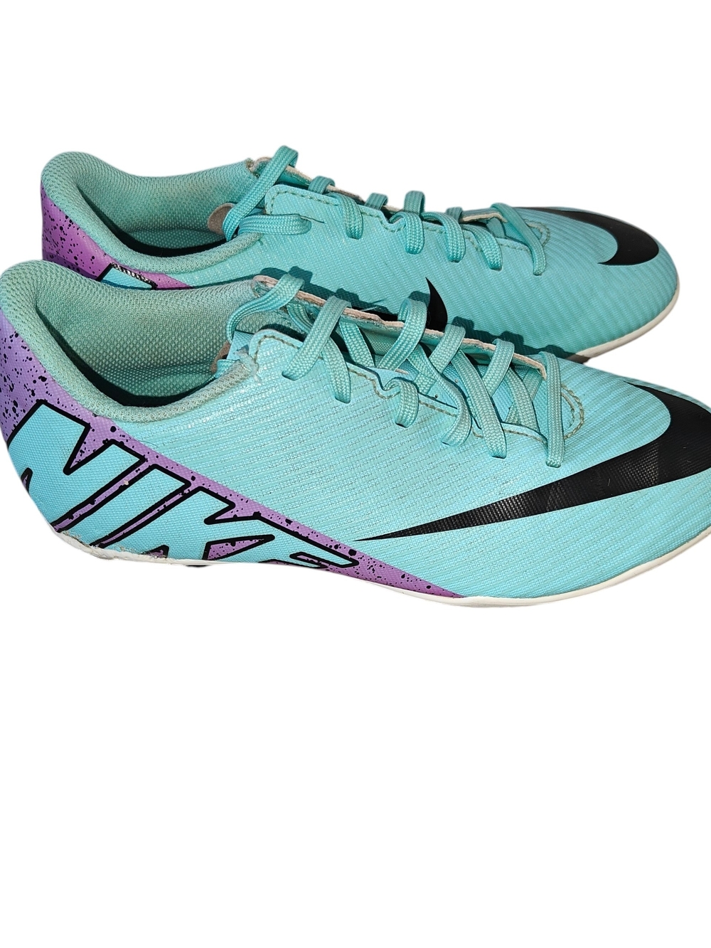 Nike Jr Mercurial Vapor 15 Club Soccer Cleats in a Vibrant Hyper Turquoise 4Y